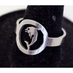 Size 9, Vintage Silver Tone Dolphin Symbolic Band Ring - A23